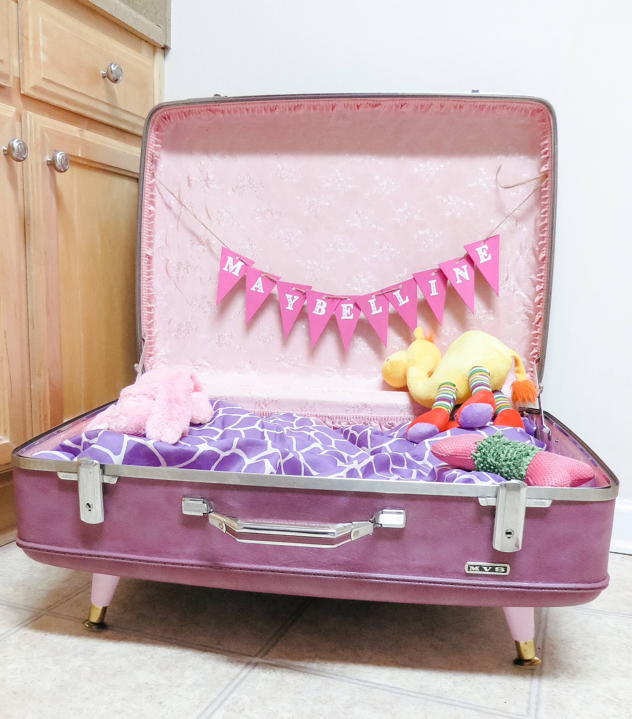 HOW TO MAKE A VINTAGE SUITCASE DOG BED