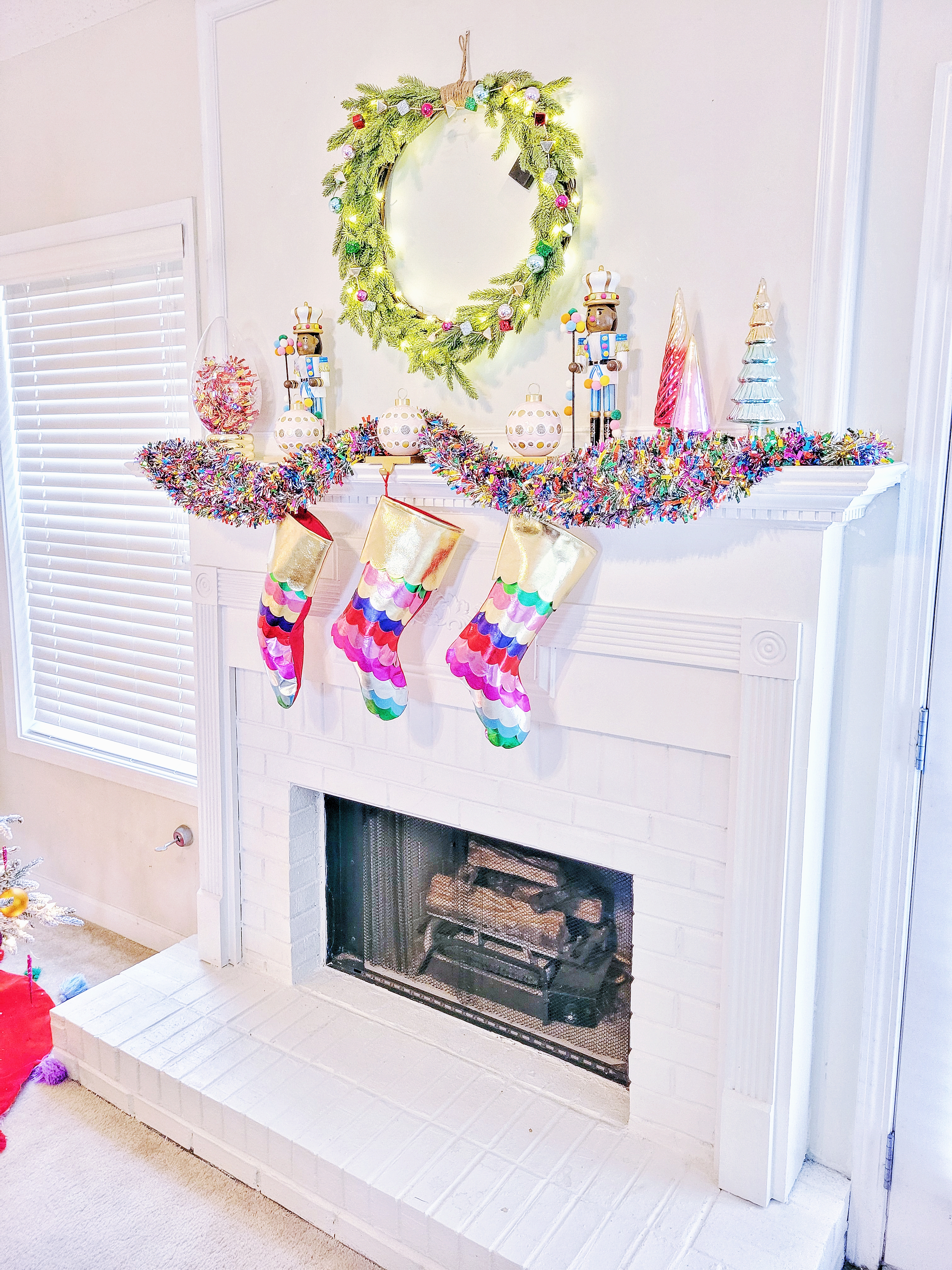 mantle christmas decor